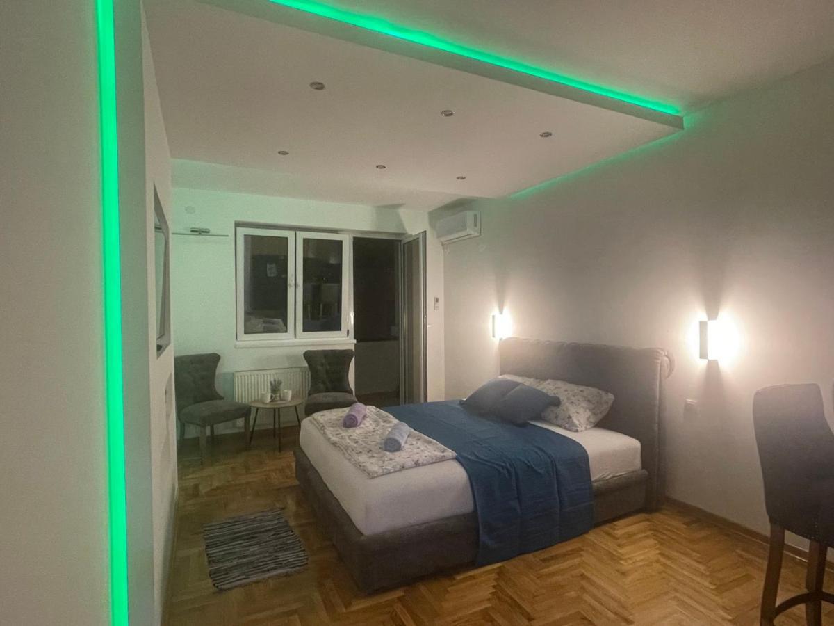 Vmaks Apartman Valentina Vodnika Lägenhet Novi Sad Exteriör bild